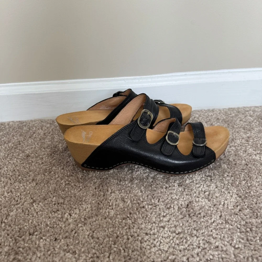 Dansko Women Black Leather Triple Strap Buckle Wedge Slide Sandals Size 38